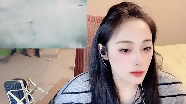 Daisy-77 online show from May 2026 01:04:01 PM