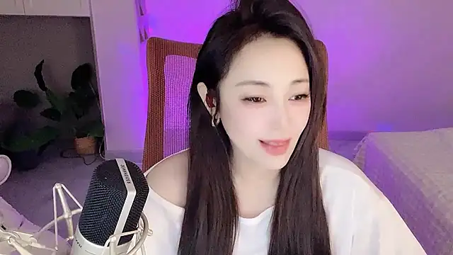 Daisy-77 online show from December 2025 03:47:01 PM