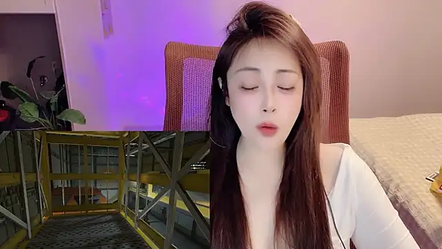 Daisy-77 online show from April 2026 02:01:01 PM