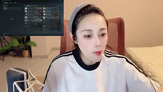 Daisy-77 online show from March 2026 01:42:01 PM