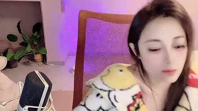 Daisy-77 online show from December 2025 06:18:02 PM