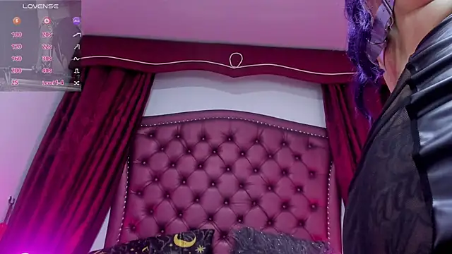 Maddissonlove online show from November 2025 12:53:02 PM