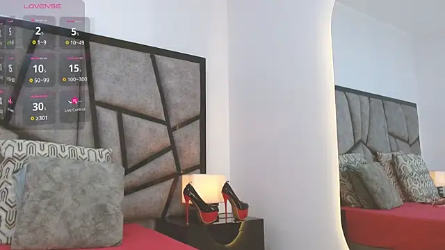 cintia hills online show from December 2025 04:26:02 AM