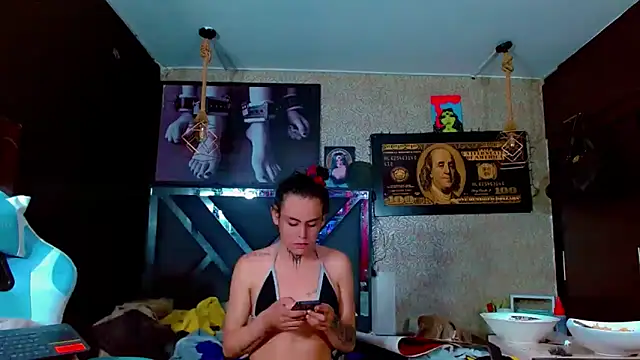 Perla Hotcortes online show from November 2025 04:17:01 PM