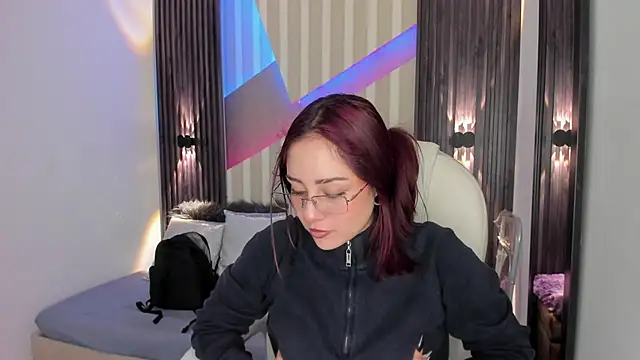 emily layton online show from November 2025 02:50:01 PM