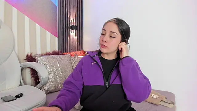 emily layton online show from October 2025 01:37:02 PM
