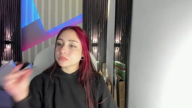 emily layton online show from November 2025 04:45:02 PM