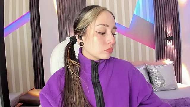 emily layton online show from October 2025 04:20:02 PM