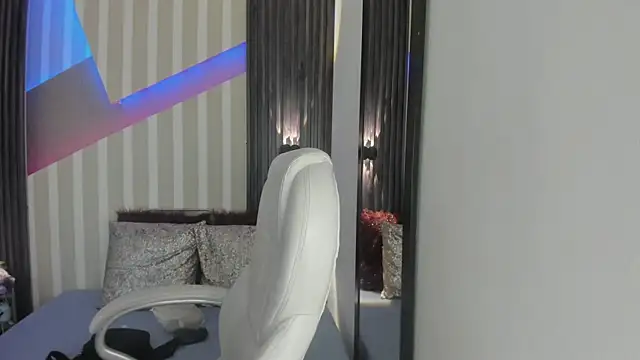 emily layton online show from December 2025 03:48:01 PM