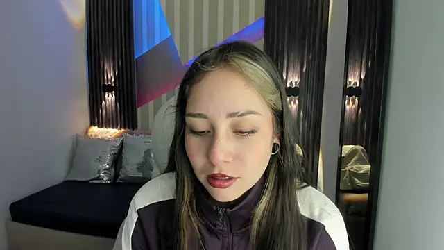 emily layton online show from October 2025 01:32:02 PM