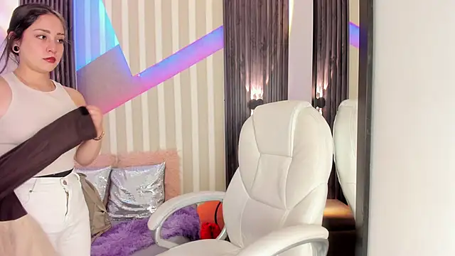 emily layton online show from October 2025 03:45:01 PM