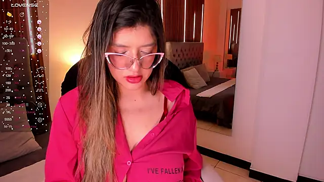 Snapshot of SEXMILLA_ chatting on October 2025 07:04:01 PM SEXMILLA  online show from October 2025 07:04:01 PM