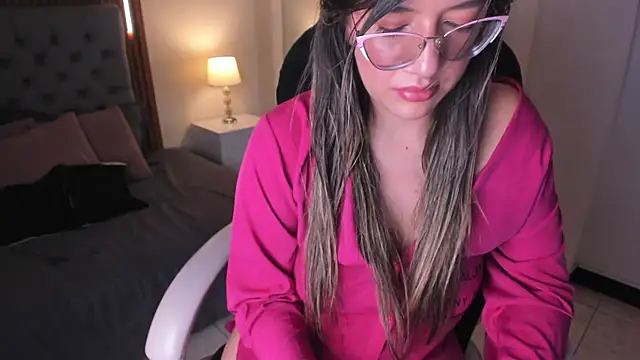 Snapshot of SEXMILLA_ chatting on December 2025 06:57:02 PM SEXMILLA online show from December 2025 06:57:02 PM