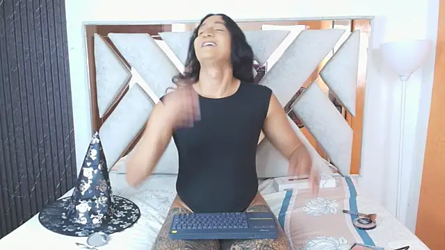 Alison Chan  online show from October 2025 04:25:02 PM