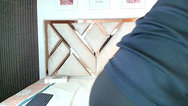 Alison Chan  online show from November 2025 02:28:02 PM