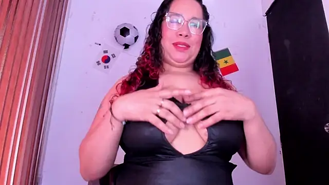 Snapshot of alondrabigtits chatting on July 2026 12:11:02 PM alondrabigtits online show from July 2026 12:11:02 PM