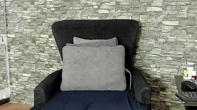 Snapshot of alondrabigtits chatting on November 2025 12:28:01 PM alondrabigtits online show from November 2025 12:28:01 PM