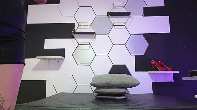 alondrabigtits online show from September 2025 12:30:02 PM