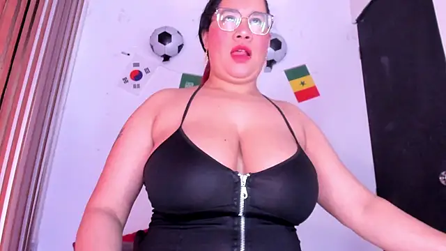 Snapshot of alondrabigtits chatting on June 2026 12:05:02 PM alondrabigtits online show from June 2026 12:05:02 PM