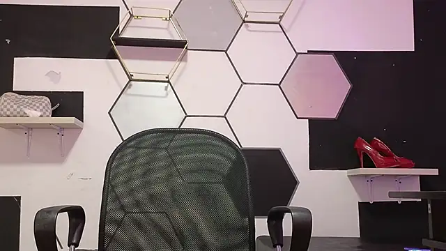 alondrabigtits online show from October 2025 11:12:01 AM