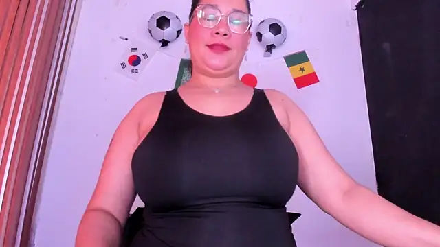 Snapshot of alondrabigtits chatting on June 2026 12:22:01 PM alondrabigtits online show from June 2026 12:22:01 PM