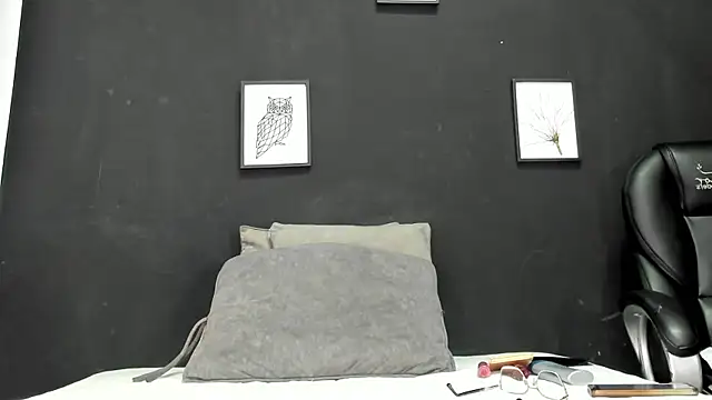 alondrabigtits online show from February 2026 12:01:02 PM