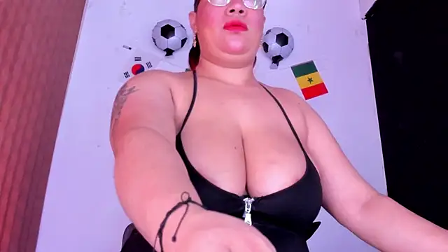 Snapshot of alondrabigtits chatting on July 2026 12:04:01 PM alondrabigtits online show from July 2026 12:04:01 PM