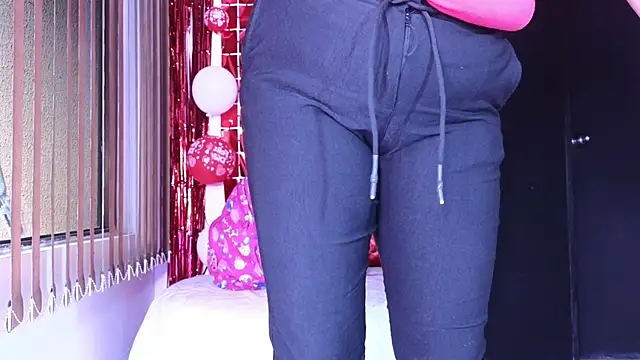 alondrabigtits online show from February 2026 12:05:02 PM