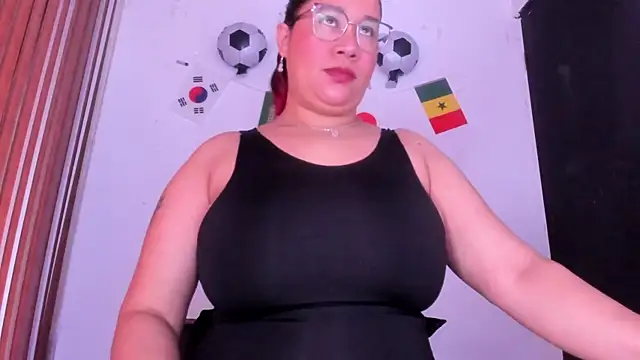 Snapshot of alondrabigtits chatting on June 2026 12:11:02 PM alondrabigtits online show from June 2026 12:11:02 PM