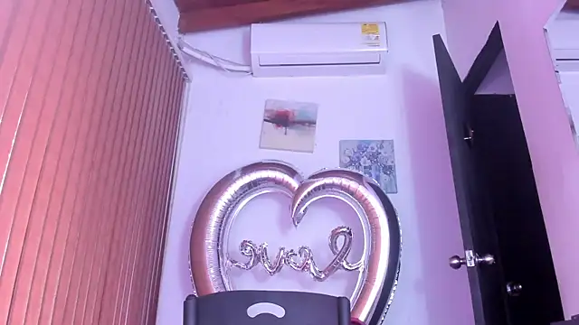 alondrabigtits online show from March 2026 12:09:01 PM