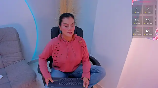 Ada Monroe10 online show from October 2025 01:23:02 PM