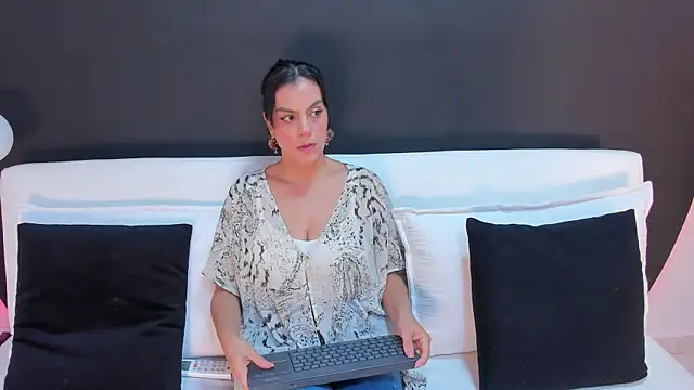 Ada Monroe10 online show from March 2026 01:35:02 PM