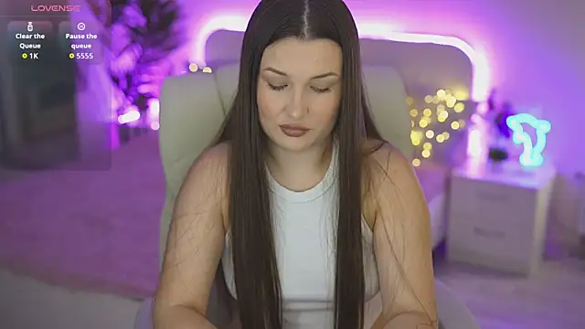 OneLaya online show from September 2025 01:55:01 PM