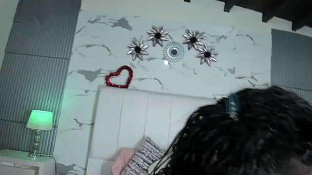 Snapshot of RileySkye chatting on February 2025 04:40:02 AM RileySkye online show from February 2025 04:40:02 AM