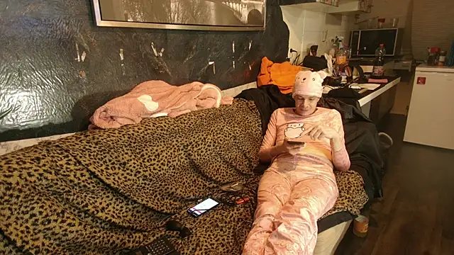 Doggyray44 online show from January 2026 06:37:01 PM