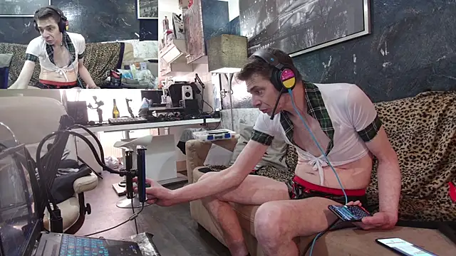 Snapshot of Doggyray44 chatting on February 2025 10:12:01 AM Doggyray44 online show from February 2025 10:12:01 AM