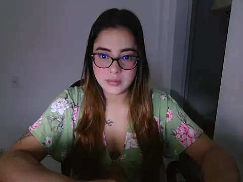Snapshot of maliamiller chatting on April 2026 09:27:01 AM maliamiller online show from April 2026 09:27:01 AM