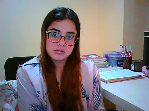 Snapshot of maliamiller chatting on November 2025 06:18:02 AM maliamiller online show from November 2025 06:18:02 AM