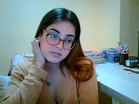 Snapshot of maliamiller chatting on October 2025 03:03:01 AM maliamiller online show from October 2025 03:03:01 AM