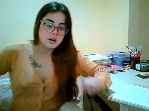 Snapshot of maliamiller chatting on October 2025 06:23:01 AM maliamiller online show from October 2025 06:23:01 AM