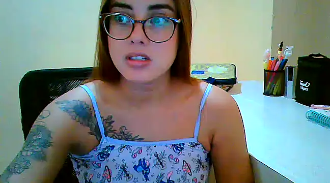 Snapshot of maliamiller chatting on March 2025 01:19:02 PM maliamiller online show from March 2025 01:19:02 PM