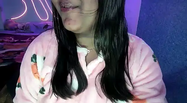 Snapshot of expression_queen chatting on December 2024 10:04:02 PM expression queen online show from December 2024 10:04:02 PM