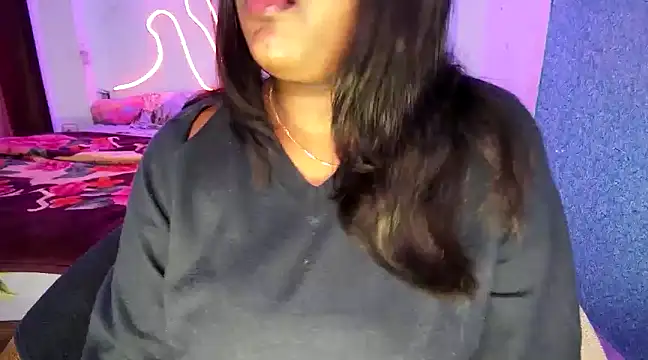 Snapshot of expression_queen chatting on December 2024 06:05:02 PM expression queen online show from December 2024 06:05:02 PM