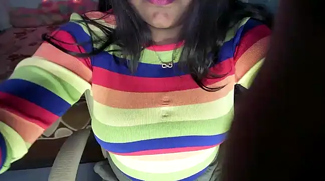 Snapshot of expression_queen chatting on February 2025 02:06:02 PM expression queen online show from February 2025 02:06:02 PM