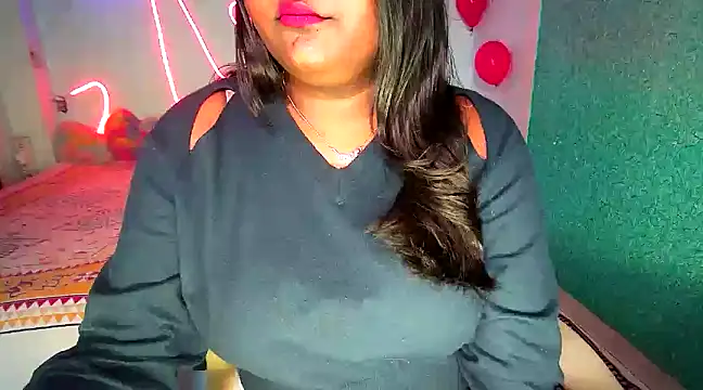 Snapshot of expression_queen chatting on February 2025 06:12:01 PM expression queen online show from February 2025 06:12:01 PM