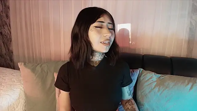 Snapshot of Evangeline_bell chatting on November 2025 11:05:01 PM Evangeline bell online show from November 2025 11:05:01 PM