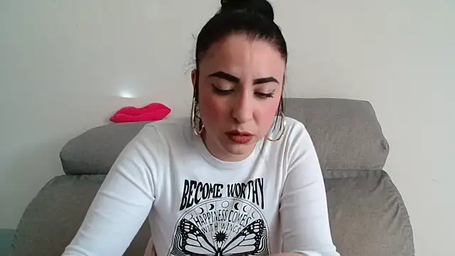 leilacam25 online show from February 2026 03:30:01 PM