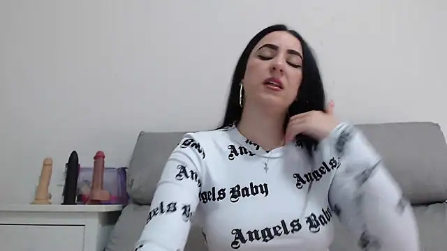 leilacam25 online show from November 2025 02:21:01 PM