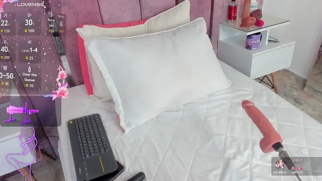 AshlieRoberts online show from September 2025 01:42:01 PM
