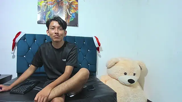 Snapshot of AXEL_AND_THOMAS chatting on December 2024 01:51:02 PM AXEL AND THOMAS online show from December 2024 01:51:02 PM